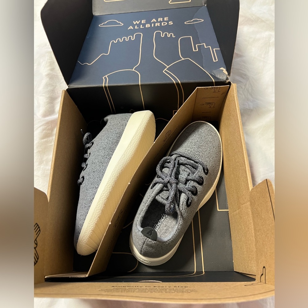 Brand new AllBirds Wool Runners Size 6 Mist Color with Cream Soles